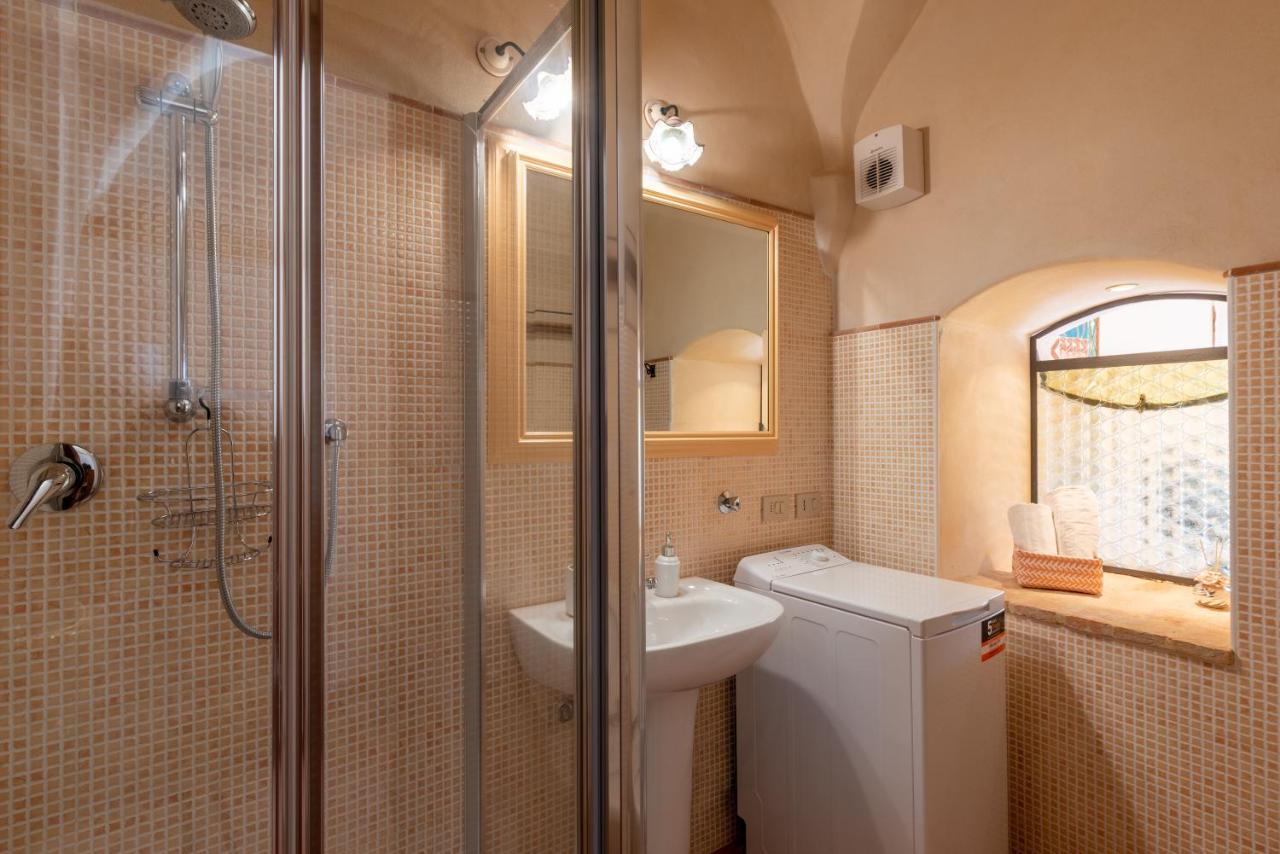 Nuova! Al centro della Città nei vicoli del Borgo Sanremo Esterno foto
